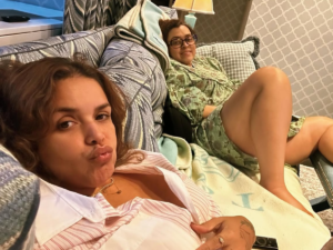 Foto de Ju De Paulla e Preta Gil juntas