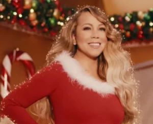 Foto da cantora Mariah Carey no clipe "All I Want For Christmas Is You"