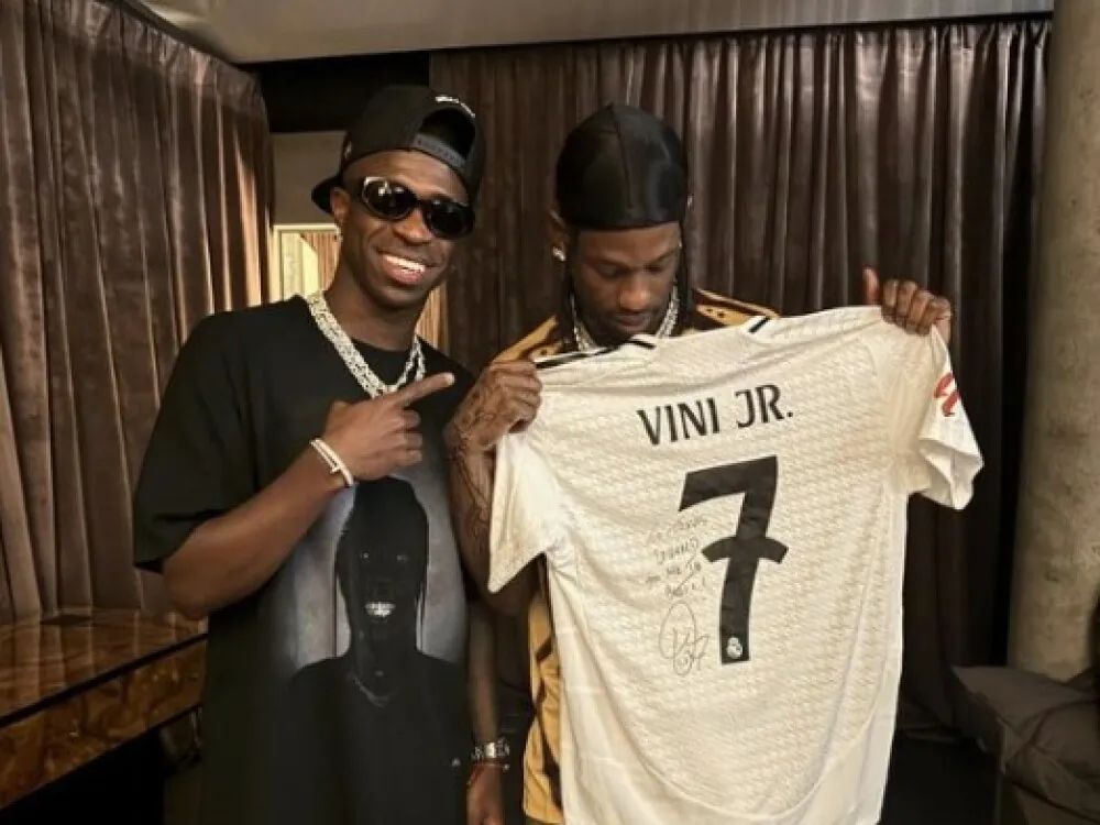 Foto de Vini JR e Travis Scott